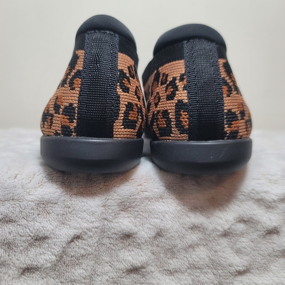 Clarks CloudSteppers Carly Wish Ballet Flats Women's Shoes AnimalPrint Sz 7.5 - Picture 4 of 9